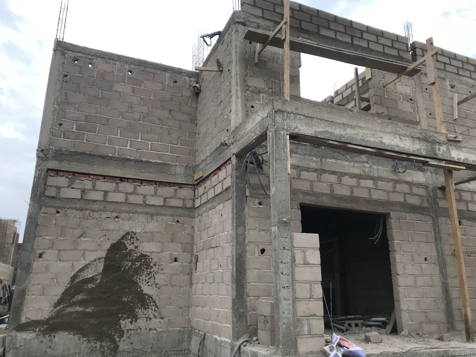 Villa 2 structure front