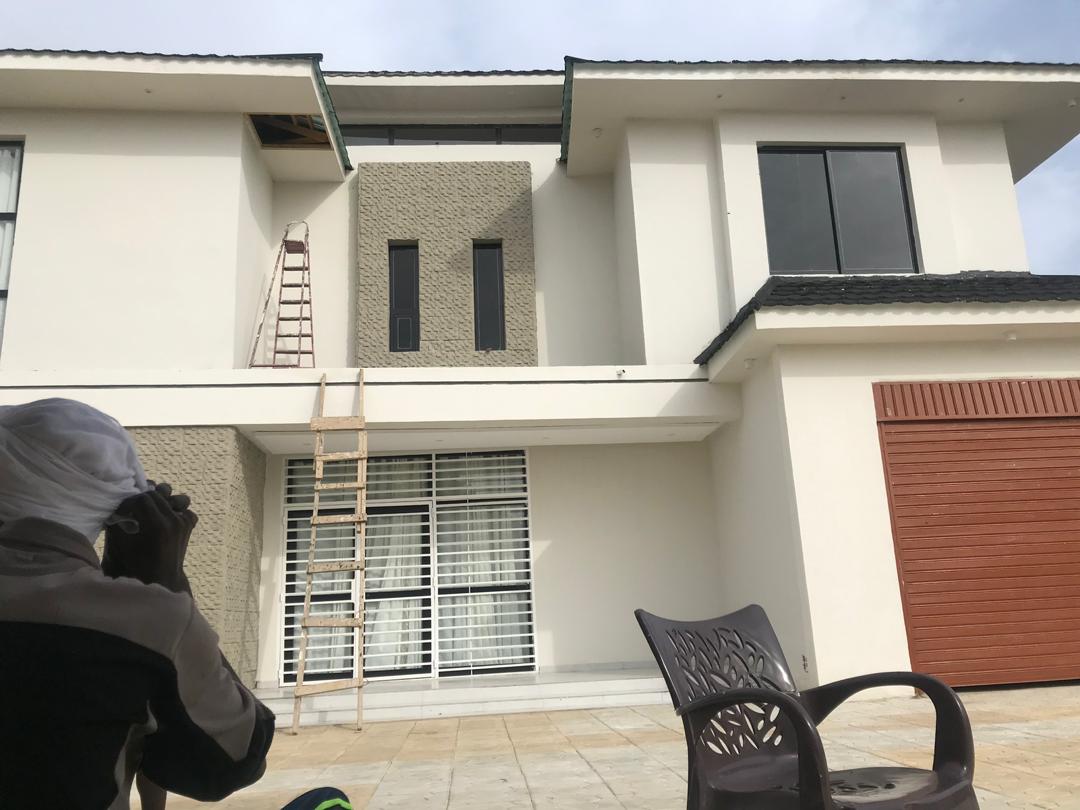 Villa 2 front day detail