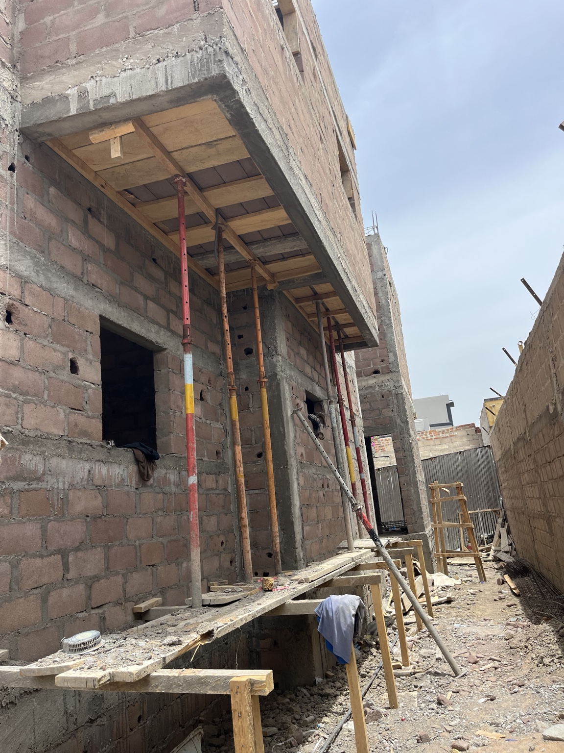 Villa side structure